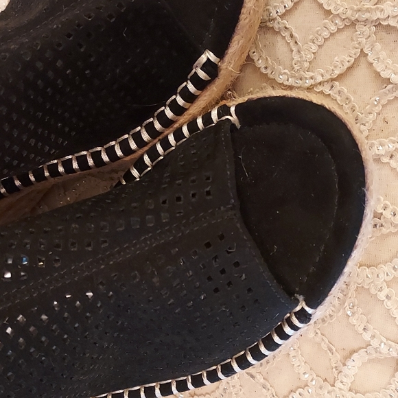 Daisy Fuentes Rory Black Wedge Sandals, Size 8.5 - Picture 4 of 14